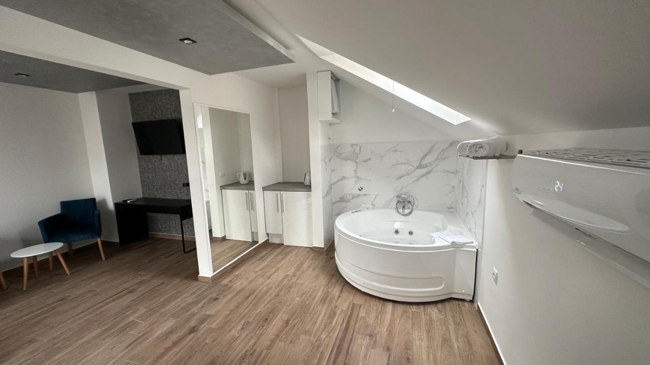 Seti Gorgeous Apartments With Jacuzzi 贝尔格莱德 外观 照片