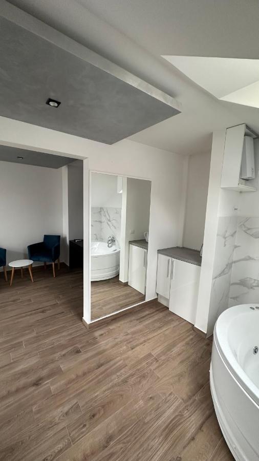 Seti Gorgeous Apartments With Jacuzzi 贝尔格莱德 外观 照片